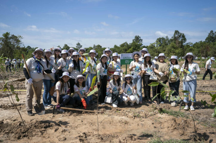 ជនជាតិ​ជប៉ុន​ និង​ខ្មែរ ​រួម​គ្នា​ដាំ​ដើមឈើ ​១​ម៉ឺន​ដើម នៅ​ផ្នែក​ខាងជើង​បរិវេណ​ប្រាសាទ​នាគ​ពន្ធ