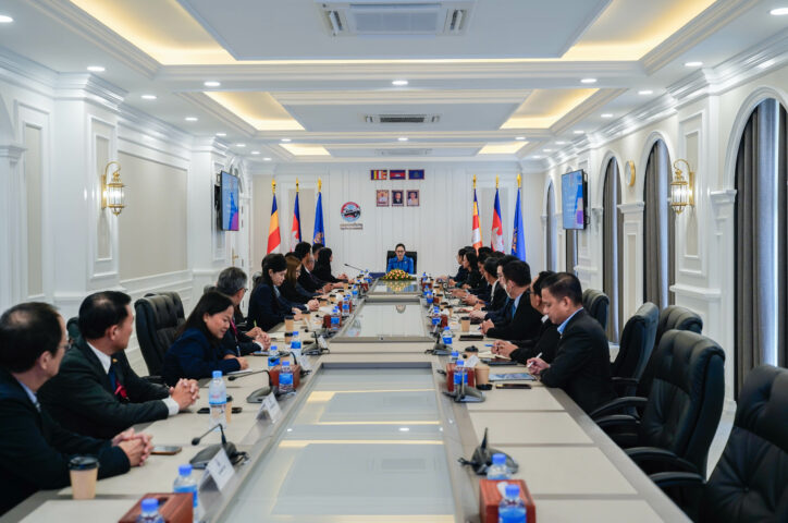 ក្រុមហ៊ុនអ៉ីអន គ្រុប ផ្ដល់ជំនួយដល់ជនភៀសសឹកនៅតាមព្រំដែនកម្ពុជា